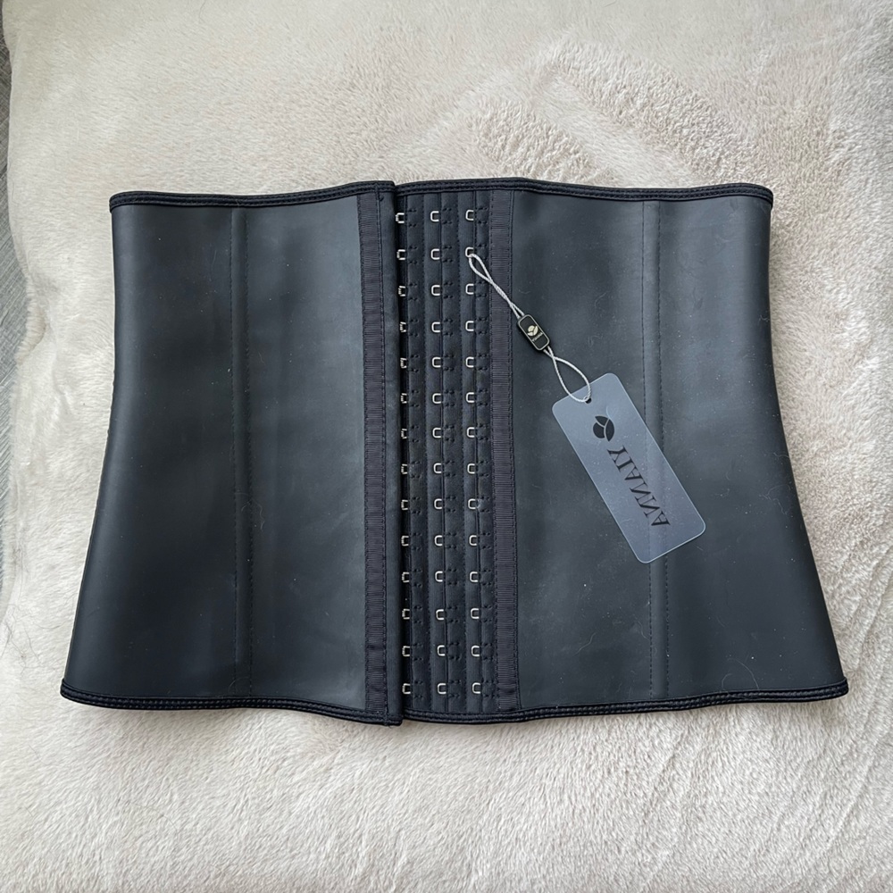 NWT and NEVER WORN waist shaper/trainer!